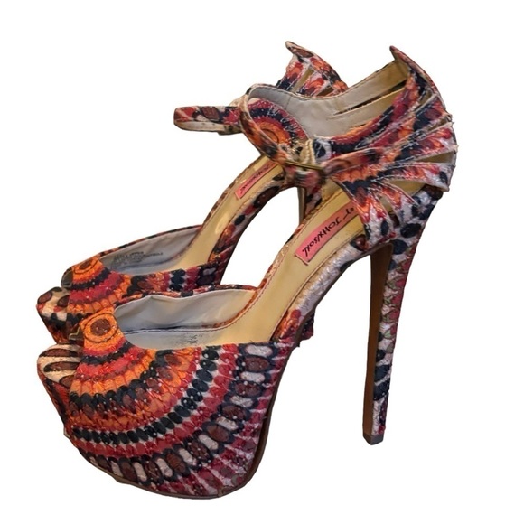 Betsey Johnson Bandit Swirl Multi-Color Platform 6” Stiletto Peep Toe Heels Sz 6 - Picture 3 of 11
